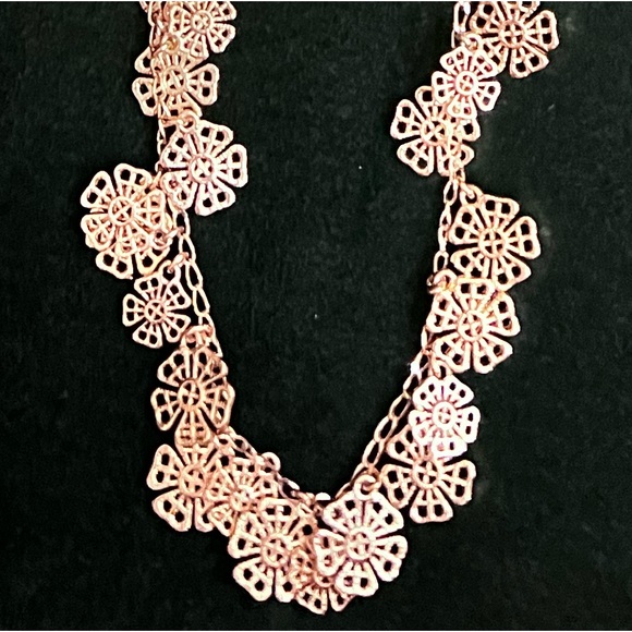 Beautiful gold Talbots artistic necklace! - Picture 4 of 4